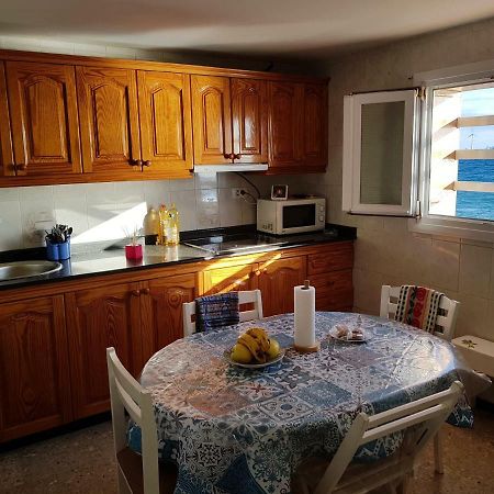 Bed And Breakfast By The Sea Pozo Izquierdo Екстериор снимка