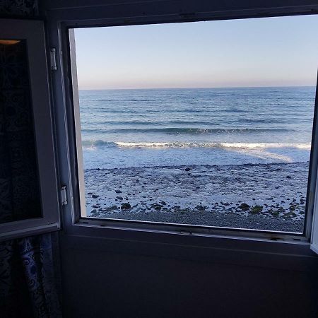 Bed And Breakfast By The Sea Pozo Izquierdo Екстериор снимка