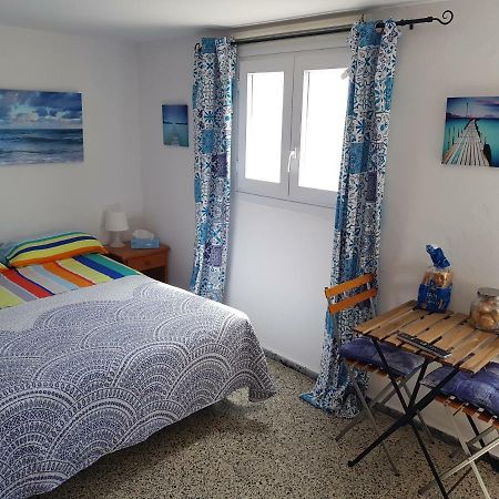 Bed And Breakfast By The Sea Pozo Izquierdo Екстериор снимка