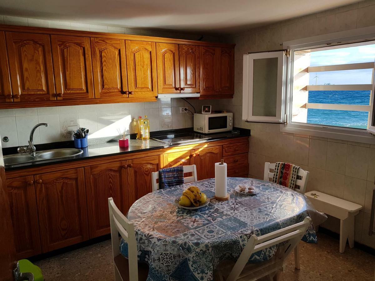Bed And Breakfast By The Sea Pozo Izquierdo Екстериор снимка