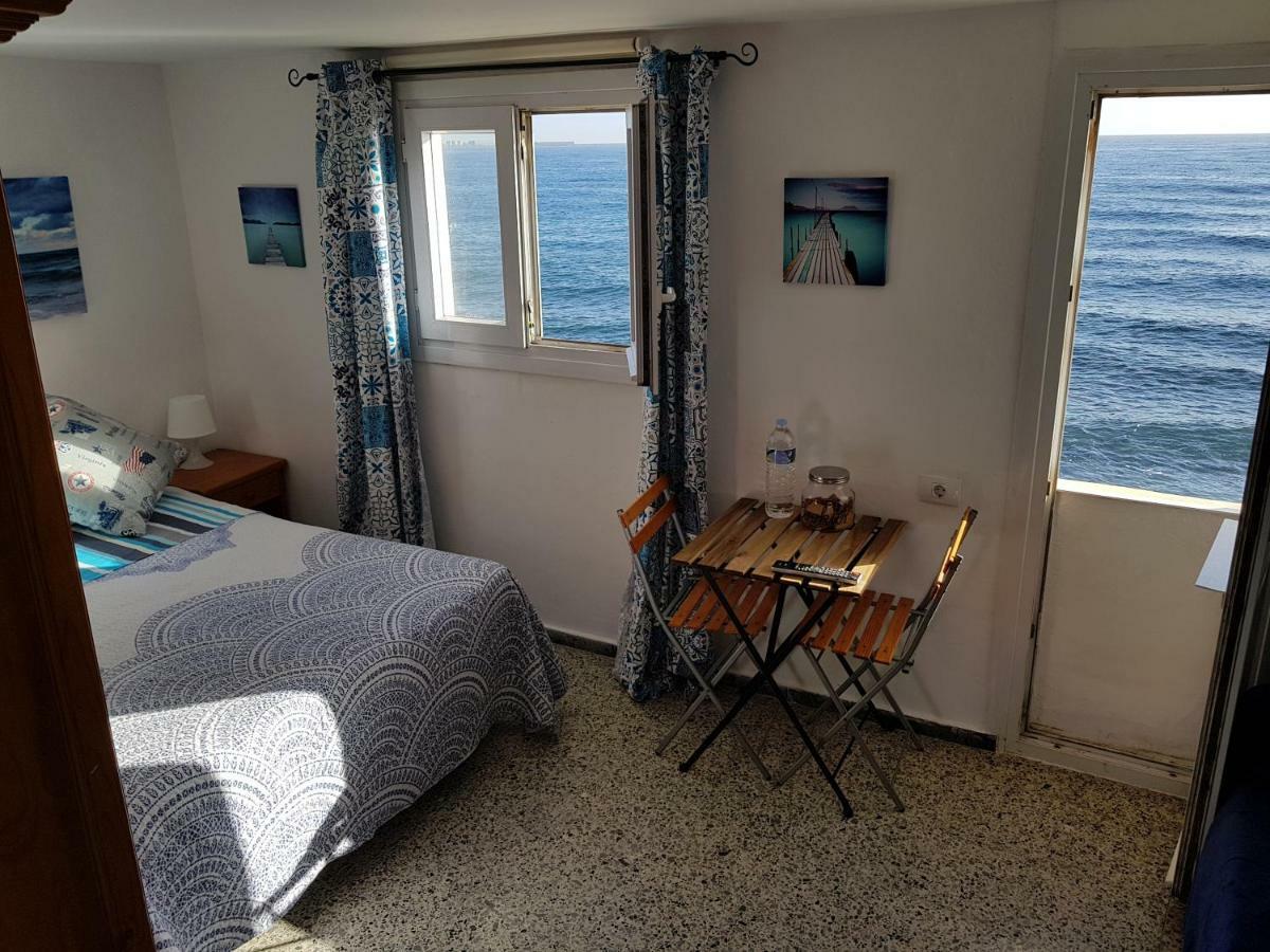 Bed And Breakfast By The Sea Pozo Izquierdo Екстериор снимка