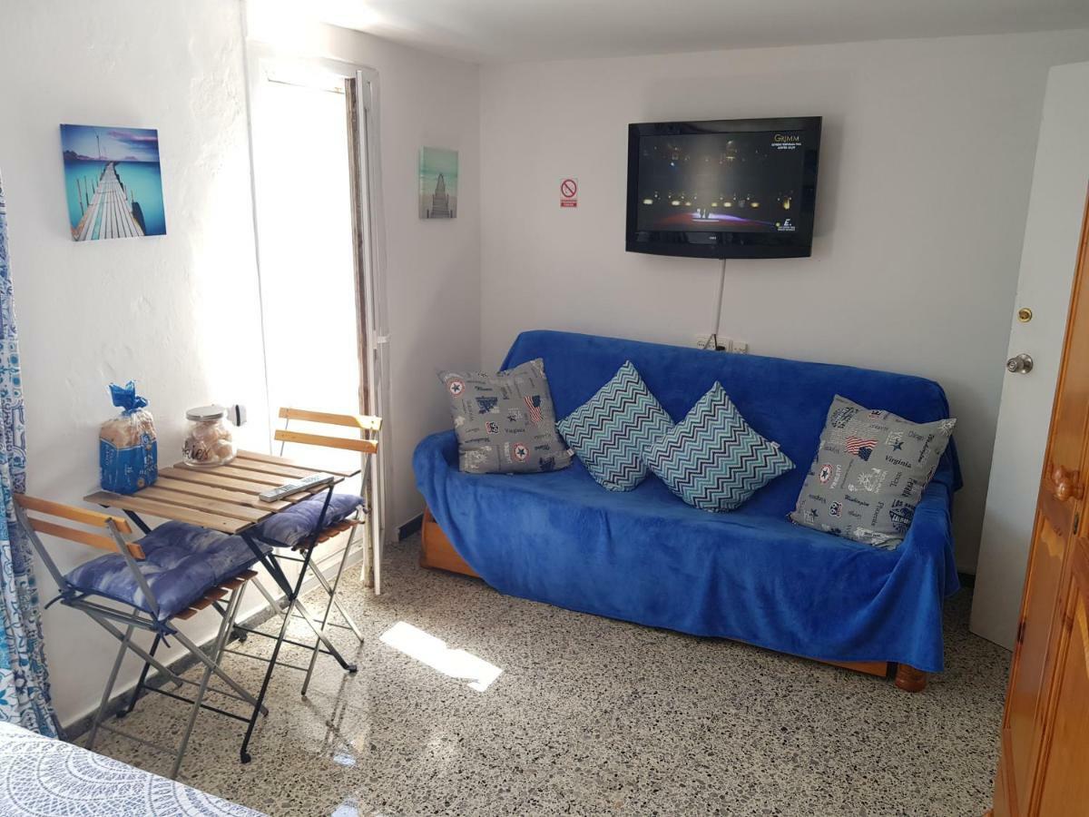 Bed And Breakfast By The Sea Pozo Izquierdo Екстериор снимка